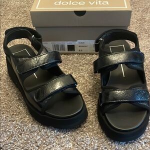 Dolce Vita Dubai Sandals Black Crinkle Patent-NWT BOX INCLUDED Size 8